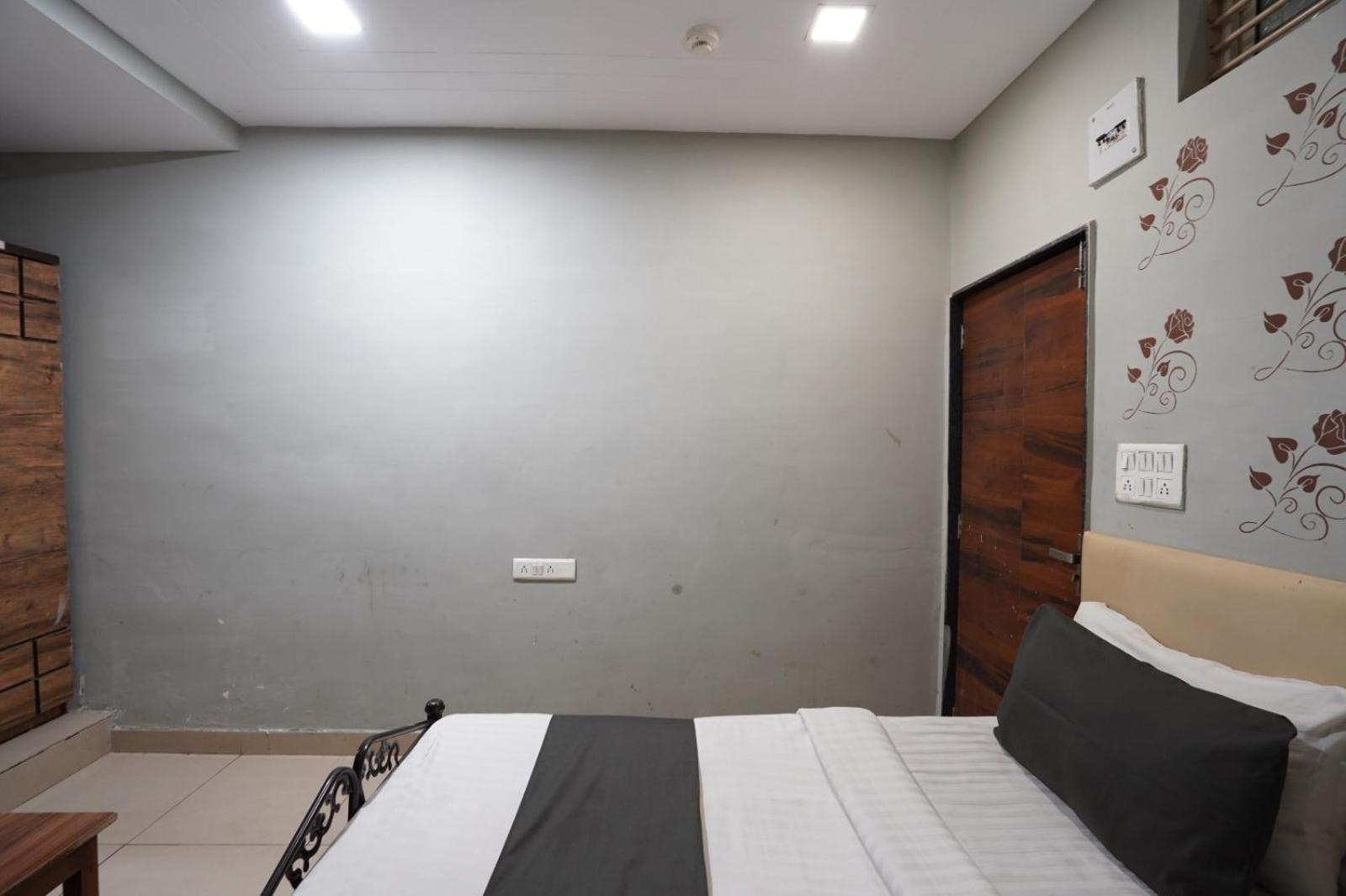 Hotel Sai Inn, Ahmedabad Airport Dış mekan fotoğraf